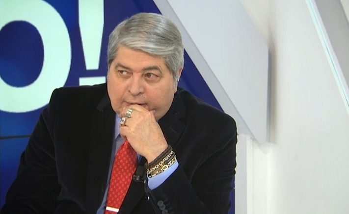 Conforme portal, o apresentador deixou seu cargo em emissora de rádio e se afastará da TV.|Foto: Divulgação/Redes Sociais