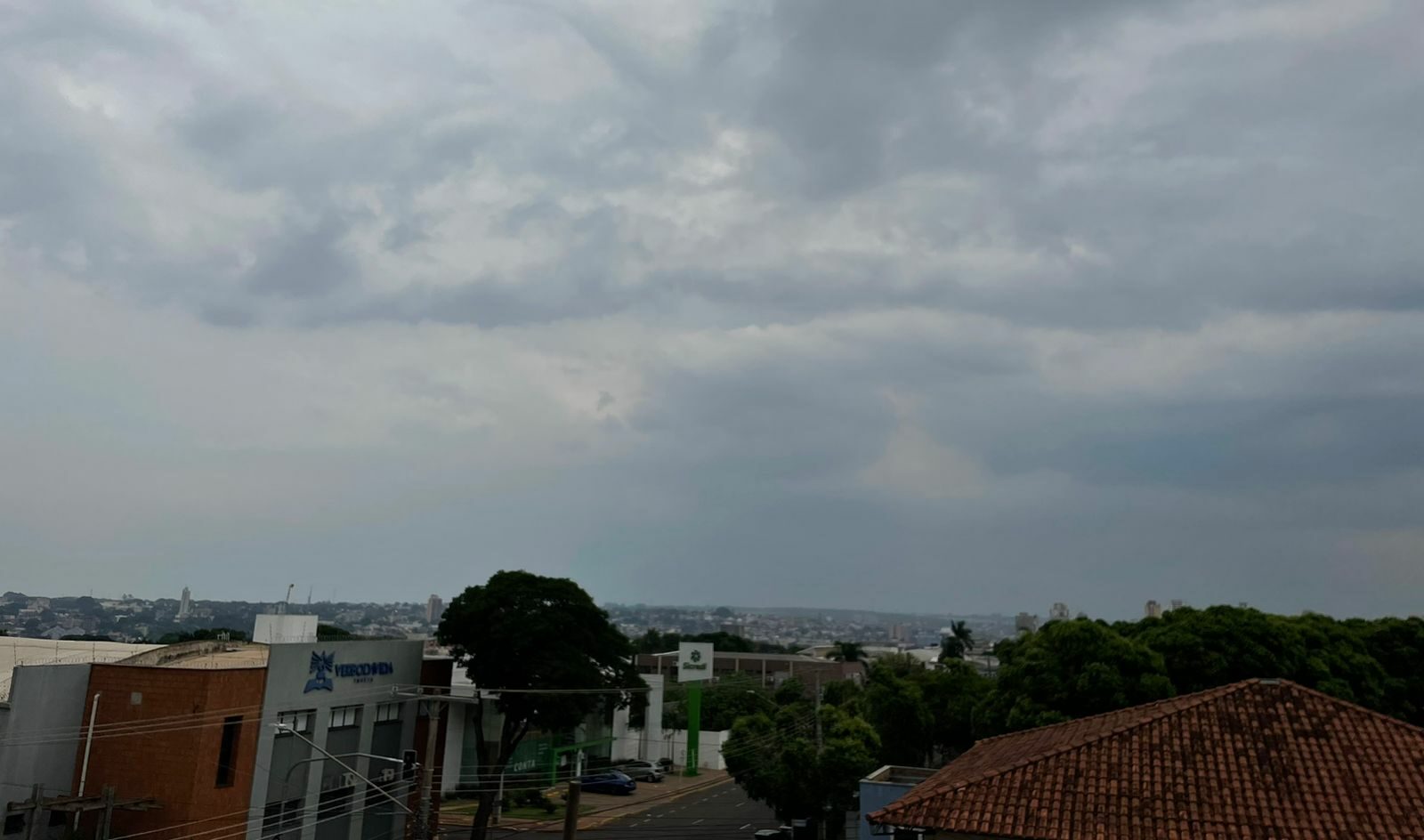 Tempo fechado e temperaturas amenas essa sexta no Estado