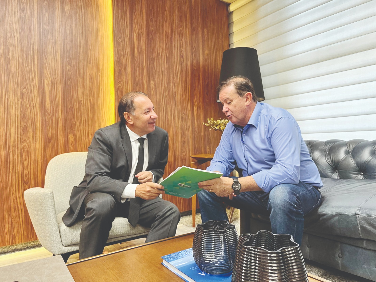 Foto: Deputado Gerson Claro,
presidente da Assembleia,
recebeu o projeto do
secretário da Casa Civil,
Eduardo Rocha/Divulgação/Alems