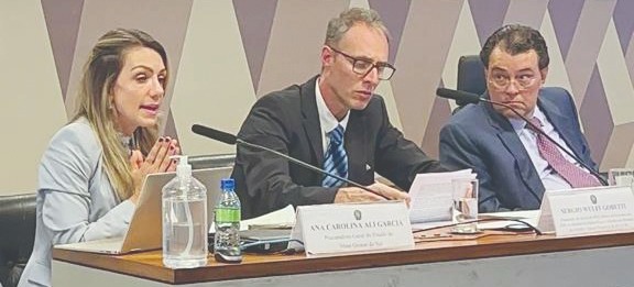 Foto: Procuradora-Geral Ana
Carolina Ali Garcia participa
da discussão da reforma
tributária, no Senado/Divulgação