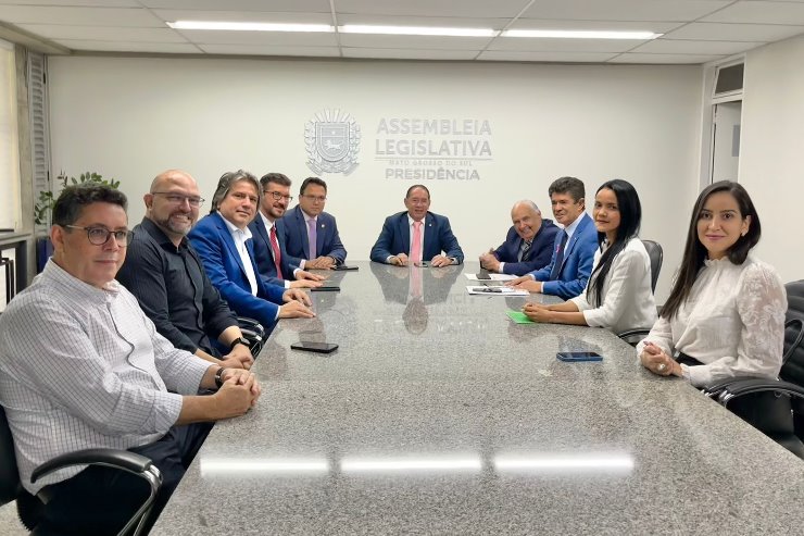 Presidente da Assembleia Gerson Claro recebeu a proposta  do Governo WEstado de aumento para os professores