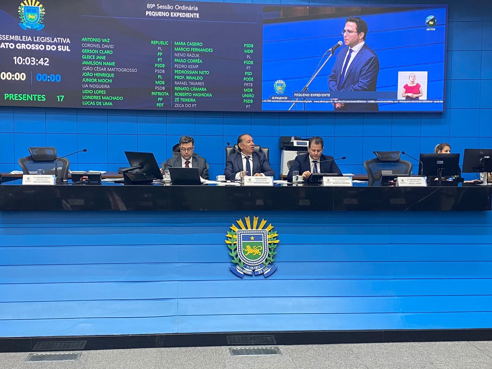 Audiências e debate co professores marcam a semana dos deputados