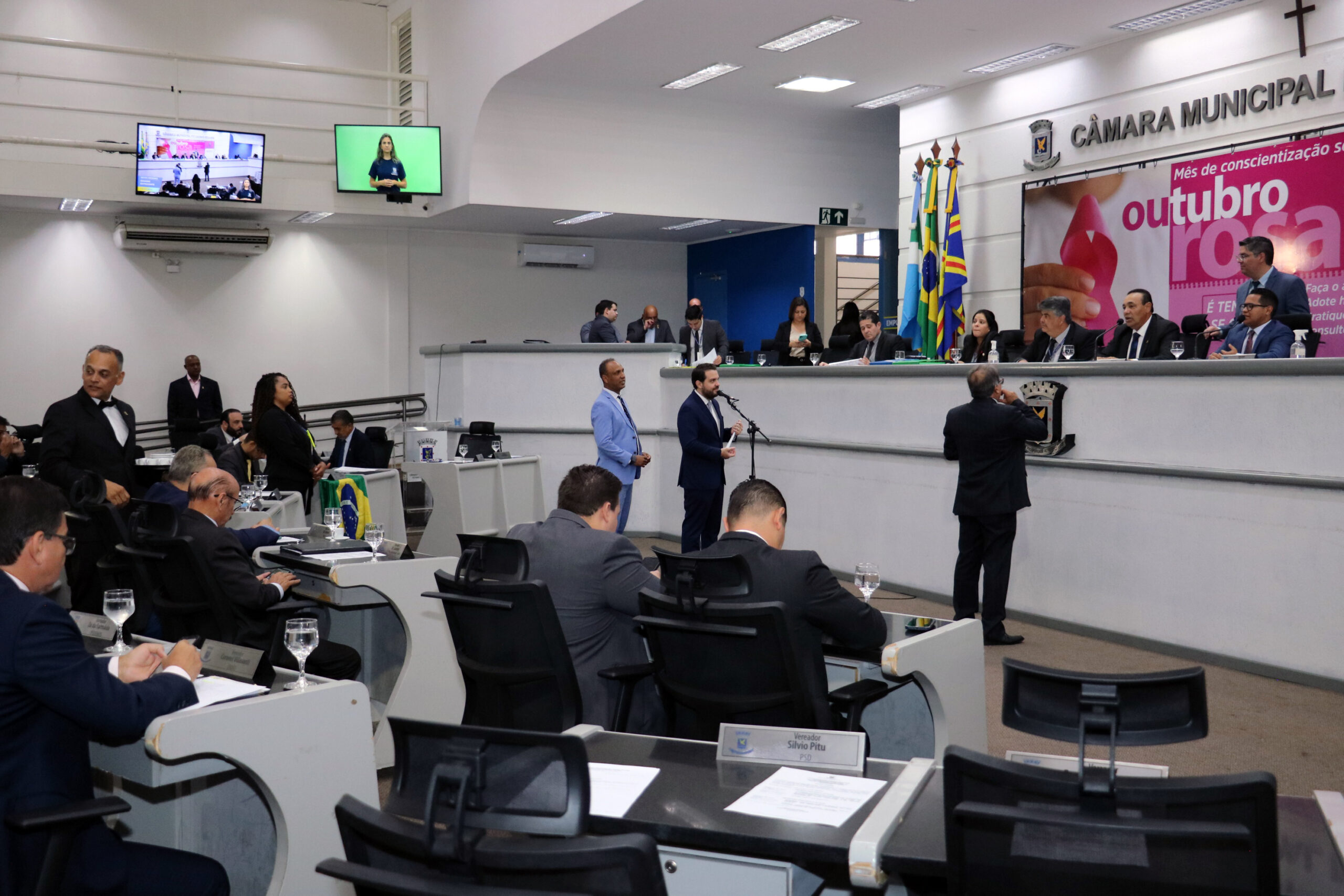 Vereadores aprova três projetos nesta terça-feira