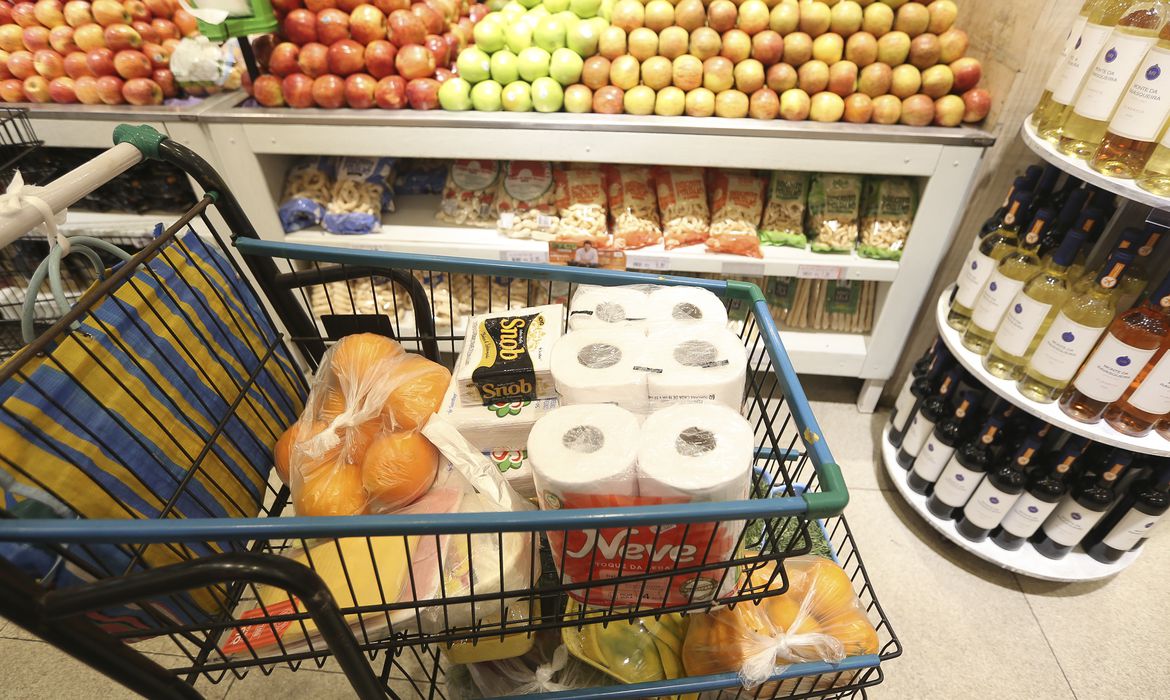 Atividade econômica brasileira cresce 0,2% em abril e mantém sequência de altas