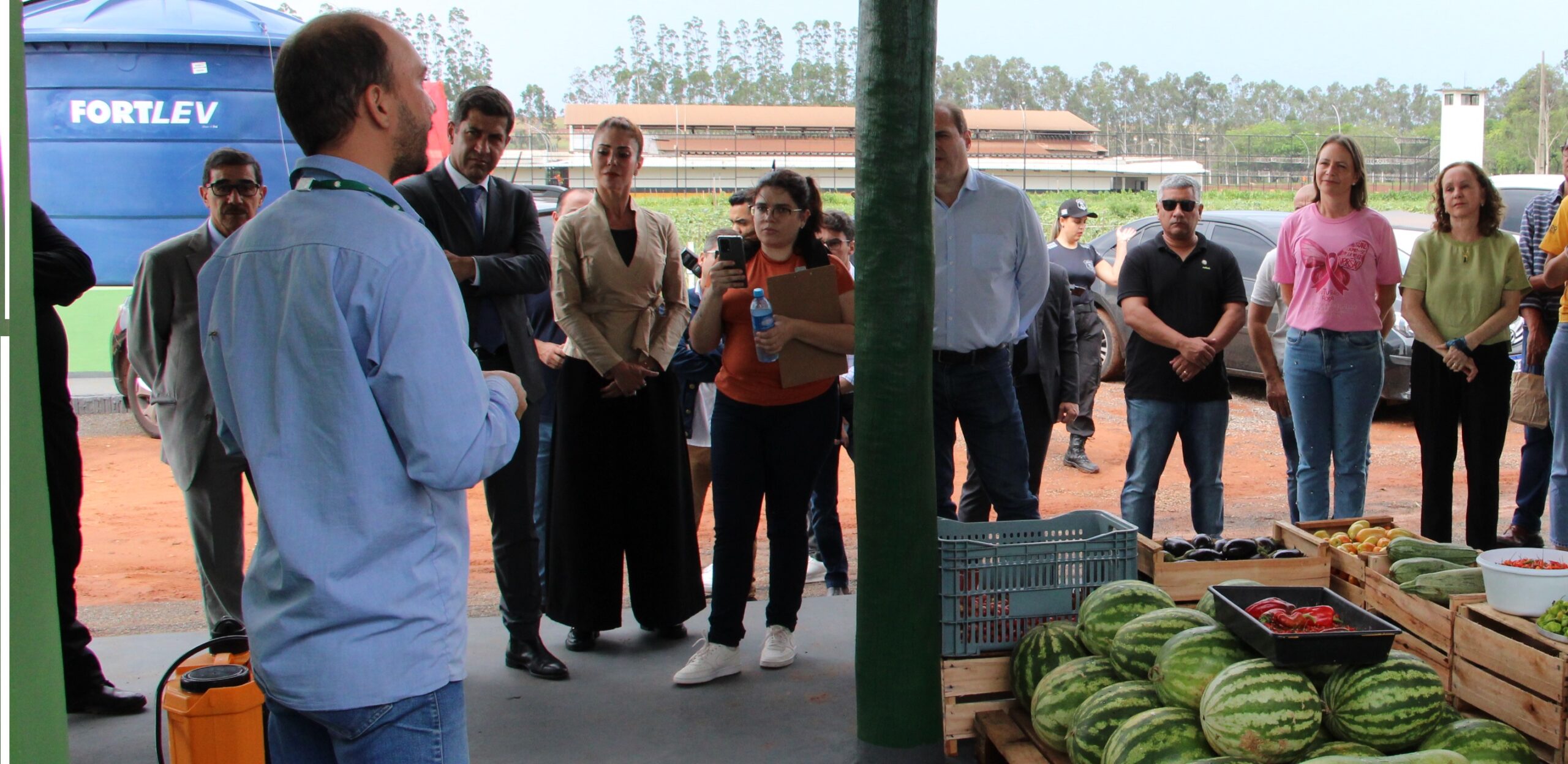 Horta destina produção para entidades e escolas