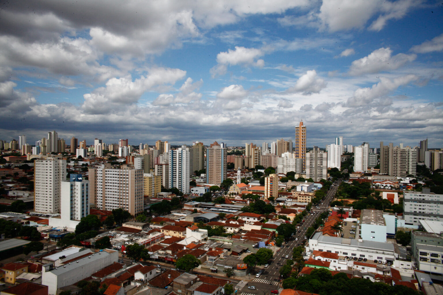 Mais sul-mato-grossenses moram sozinhos, e idosos já são quase 9% da população