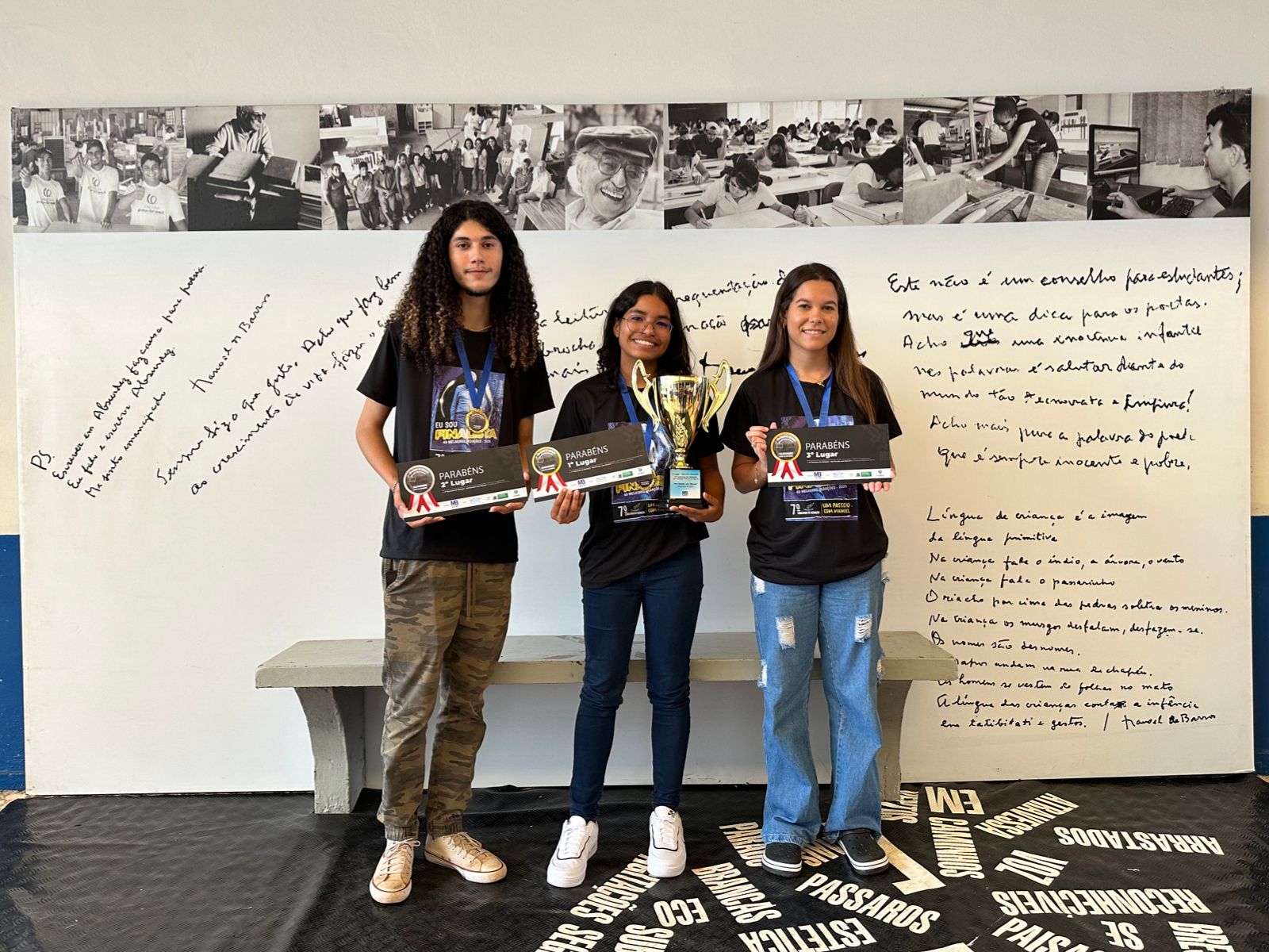 Os três primeiros colocados receberam bolsa de estudo em universidade particular.|Foto:Bruno Carvalho.
