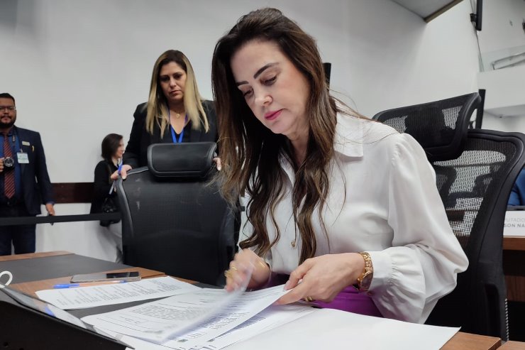 Presidente da Escola do Legislativo, deputada Mara Caseiro, disse que banca avaliadora já está analisando as redações.| Foto: Luciana Nassar / Arquivo ALEMS