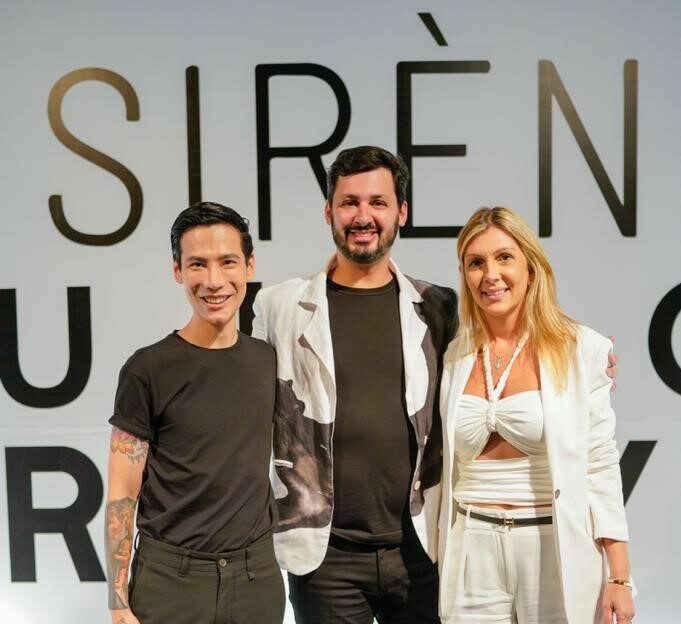 Fernando Cavalcanti  entre os estilistas Fábio Yukio e Michele Coleto.|Foto: Divulgação