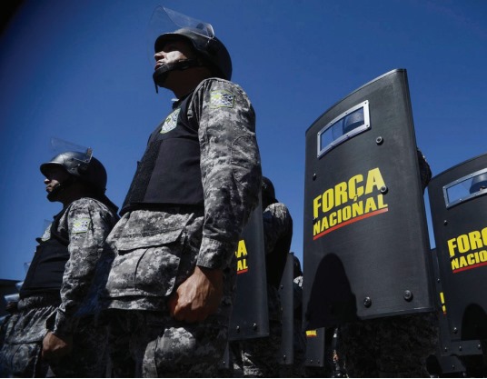 Policiais da
Força Nacional
em forma.| Foto:Fábio Rodrigues/Agência Brasil