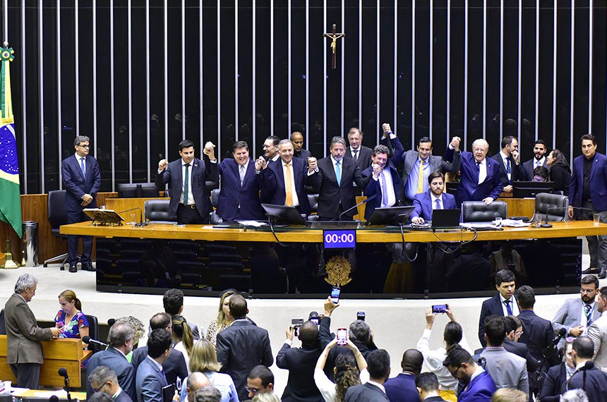 Aprovação da reforma tributária na Câmara só foi possível com a costura de muitos acordos/Foto: Zeca Ribeiro/Câmara dos Deputados/Agência Senado