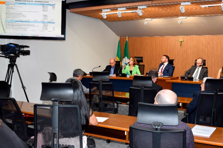 Técnicos de cada órgão apresentaram os relatórios fiscais do segundo quadrimestre de 2023, em cumprimento à Lei de Responsabilidade Fiscal.|Foto: Luciana Nassar/ALEMS