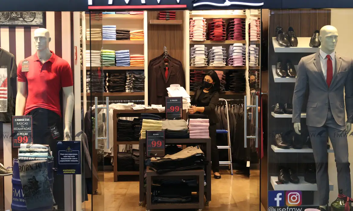 Comércio é obrigado a dar nota fiscal da compra.|Foto: Rovena Rosa/Agência Brasil