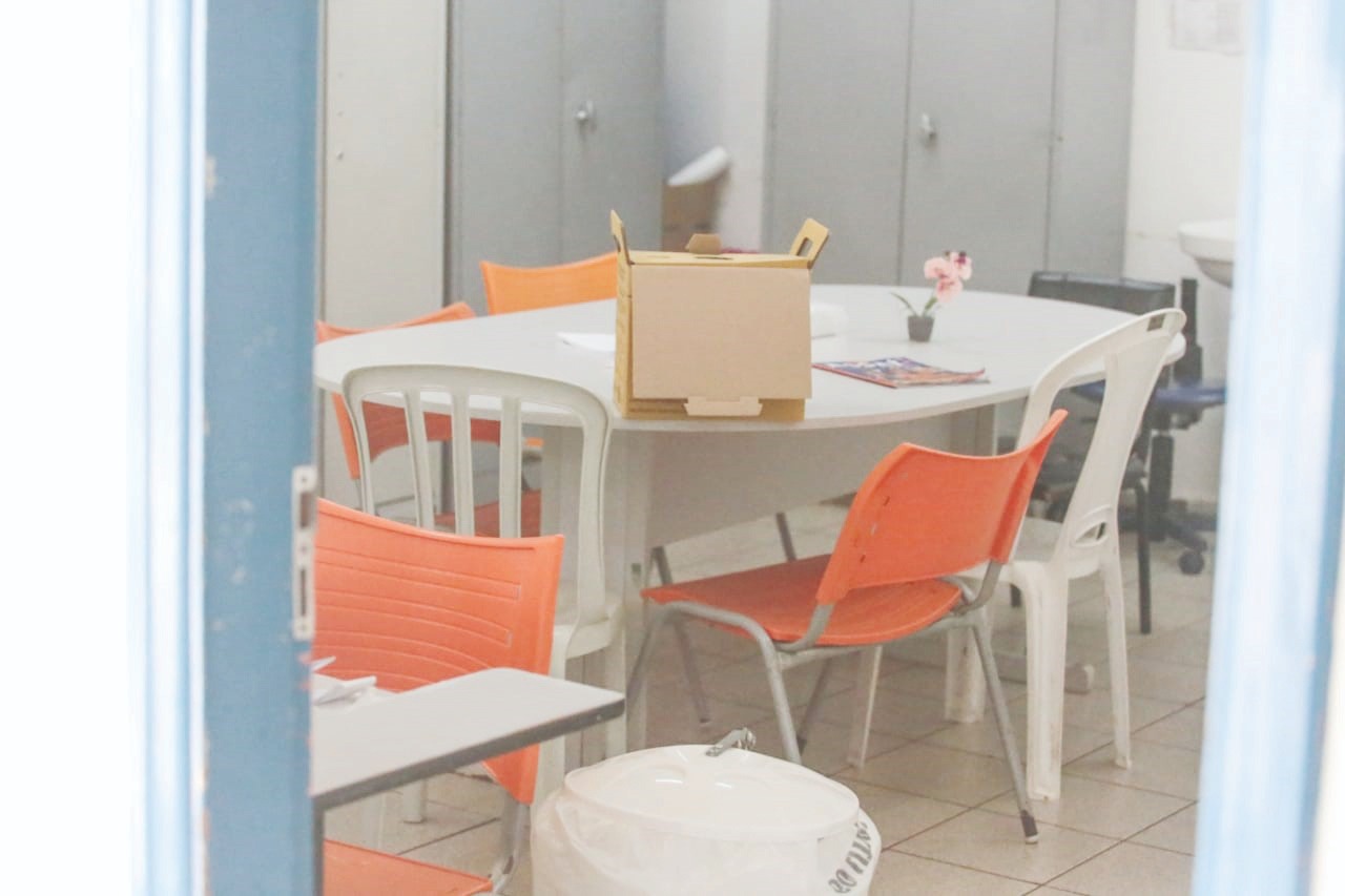 Foto: No sábado, pela manhã,
equipe de reportagem
flagrou as salas vazias
em diferentes unidades/Marcos Maluf