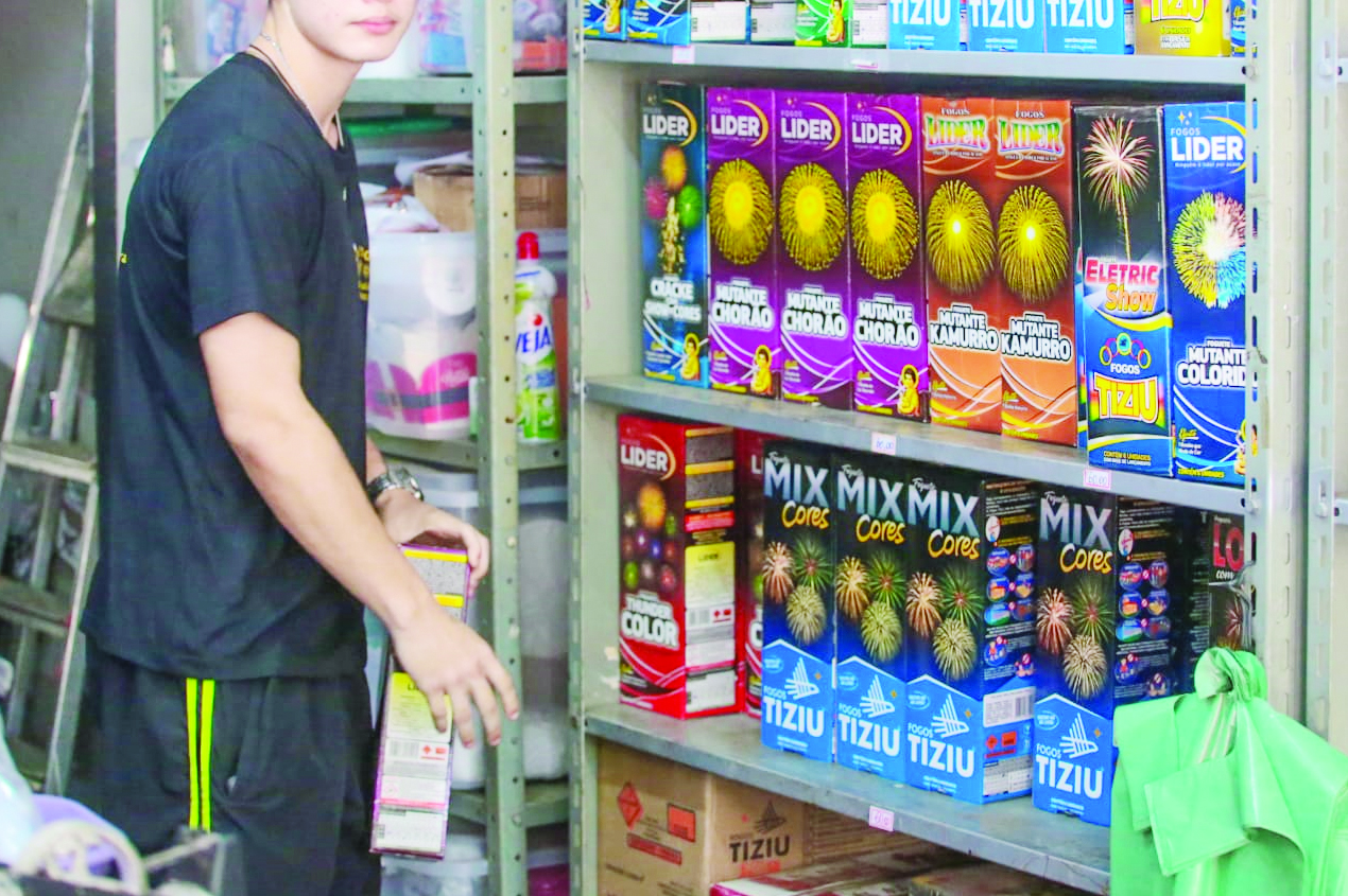 Procura pelos
artefatos cresceu 80%
na Capital, segundo
empresários.|Foto: Marcos Maluf