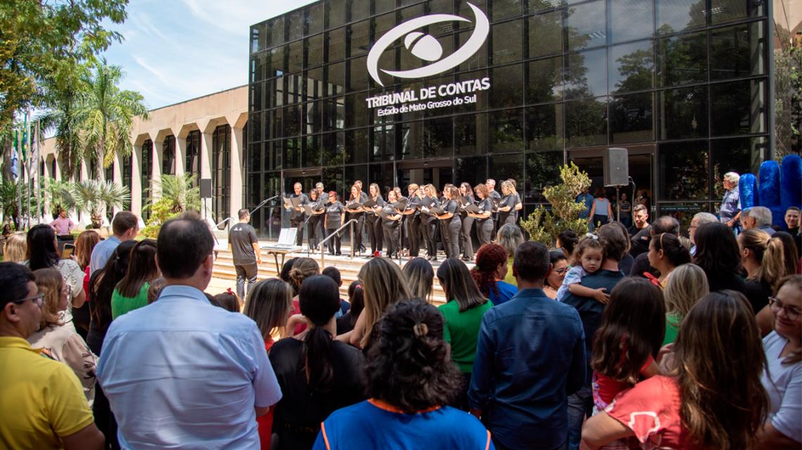 Cantata e distribuição de presentes no Natal do TCE