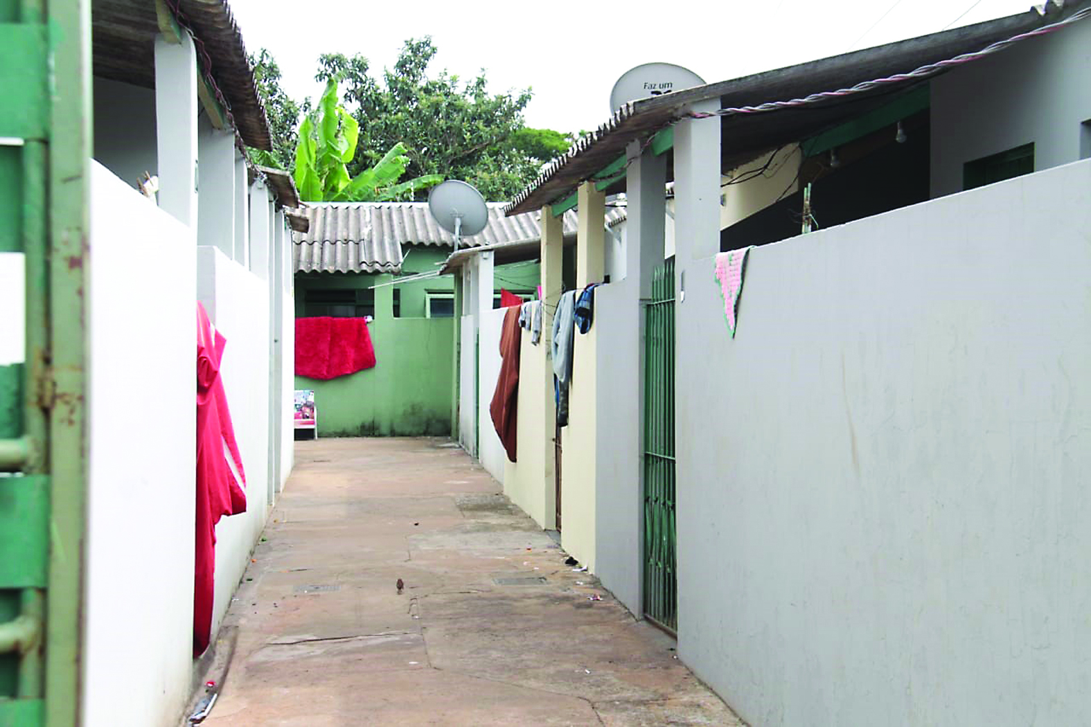 Foto: As crianças estavam em
uma dessas quitinetes
na Vila Serradinho/Thays Schneider