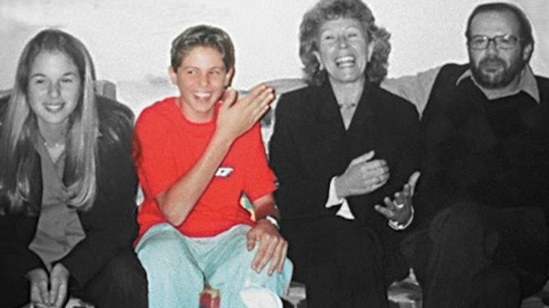 Andreas recebeu valor estimado em quase R$ 10 milhões após assassinato dos pais e prisão da irmã. - Foto: Reprodução