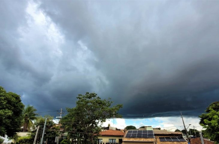 Calor e pancadas de chuva marcam o 1º dia do ano em Mato Grosso do Sul