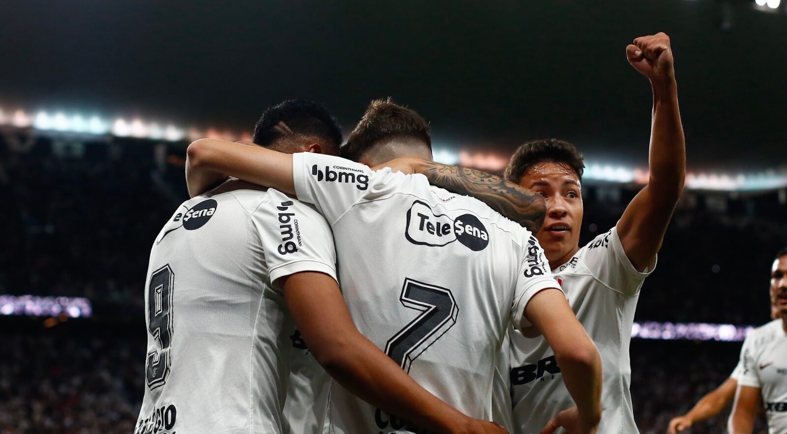 Crias do terrão comemoram o gol - Foto: Rodrigo Gazzanel/Corinthians
