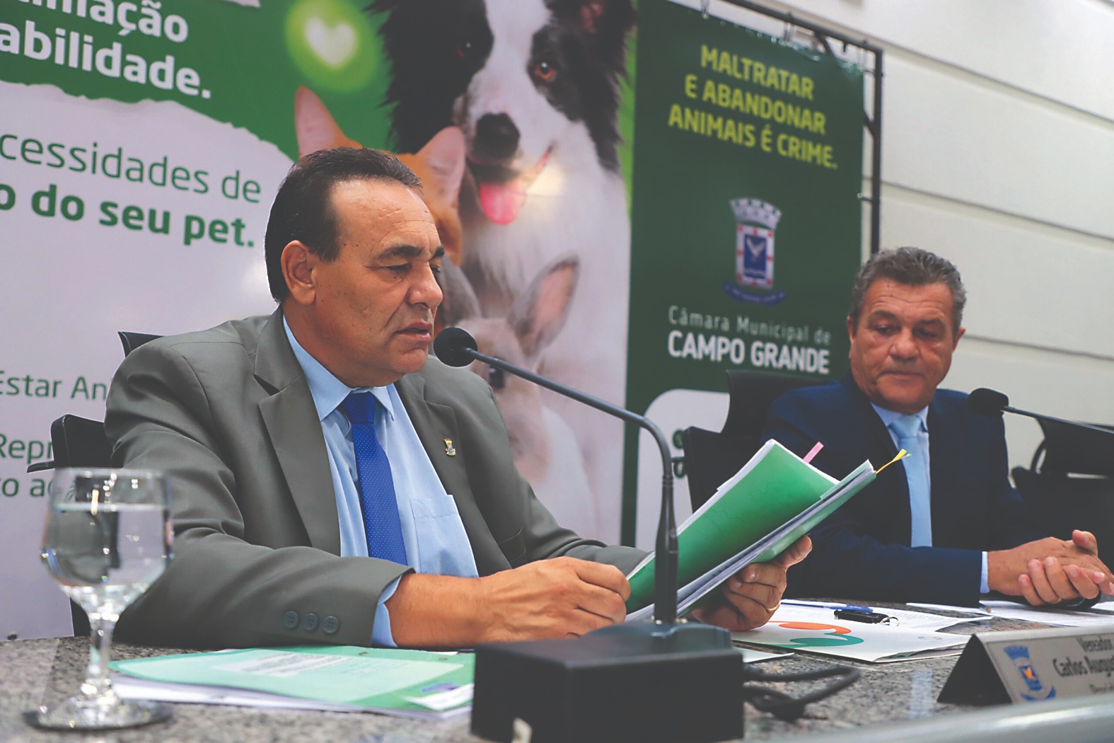 Foto: Presidente da Câmara
Municipal de Campo Grande,
vereador Carlão, preside a
sessão extraordinária antes
do recesso/Izaias Medeiros/CMCG