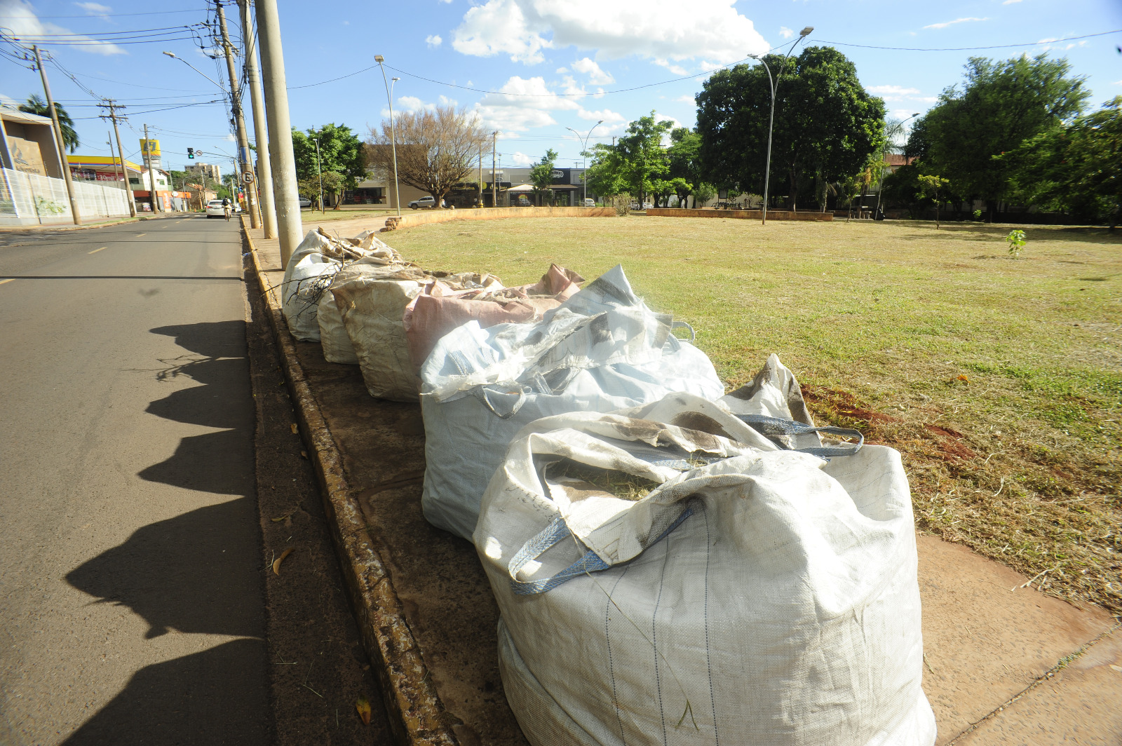 Foto: Praça já conta com limpeza feita pela Sisep/Nilson Figueiredo