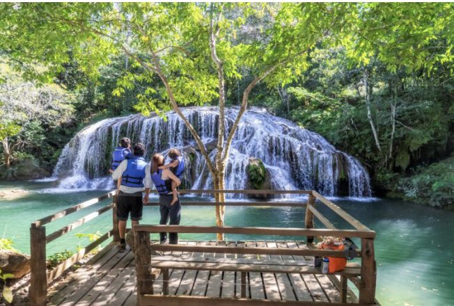 Bonito atrai turistas de todo mundo