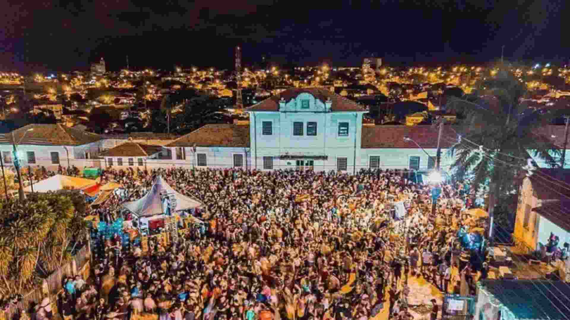 Segunda-feira de Carnaval tem Capivara Blasé e desfile das Escolas de Samba na Capital; confira programação