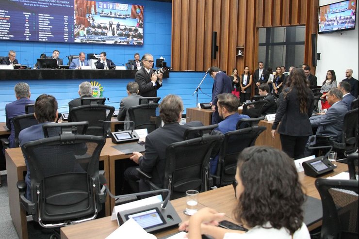 Matérias que versam sobre política de resolução de conflitos e garantia de matrícula de irmãos na rede pública serão apreciados hoje - Foto: Wagner Guimarães
