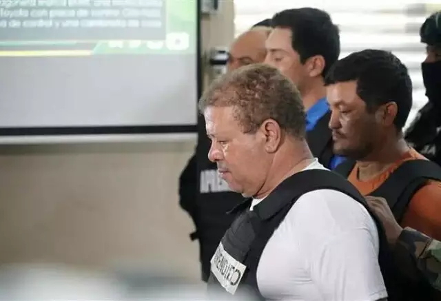 Tião no momento em que era transferido para Corumbá - (Foto: Reprodução/El Deber)