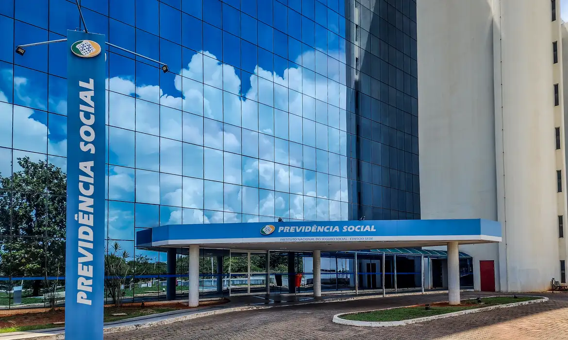 Todo mês são pagos mais de 39 milhões de benefícios - Foto: Rafa Neddermeyer