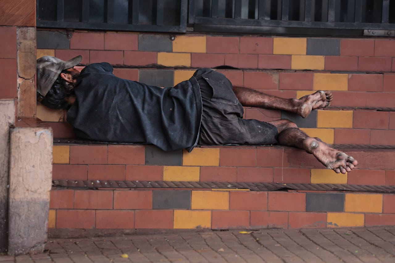 Foto: De acordo com os dados do Cadastro Único (CadÚnico), o número de pessoas em situação de rua em MS cresceu significativamente, passando de 404 para 1.545. A maior concentração desse aumento, aproximadamente 891 pessoas, foi observada na capital do estado, Campo Grande/Marcos Maluf