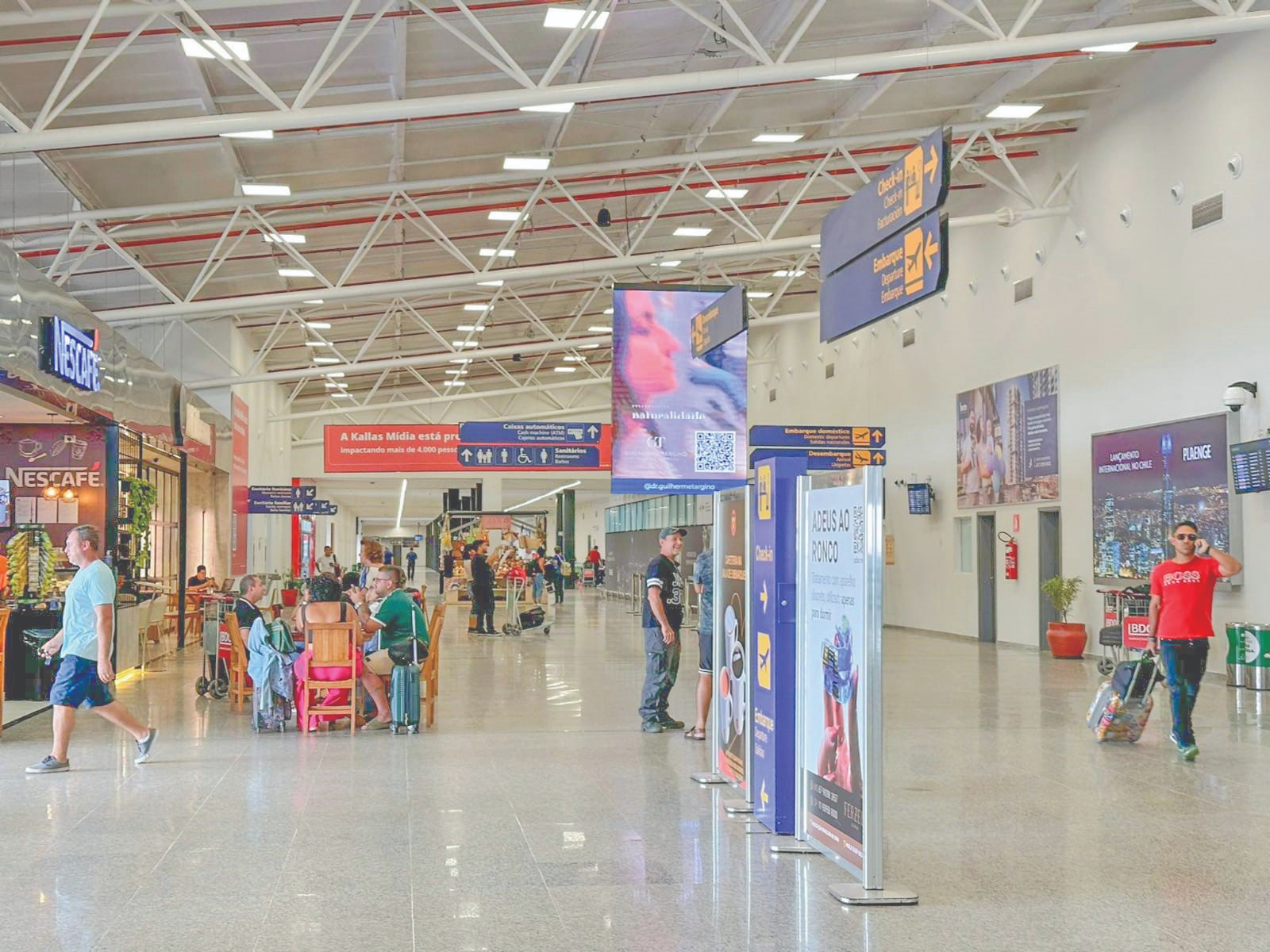 Área de embarque e desembarque, pistas e área de estacionamento serão ampliadas  - Foto: Marcos Maluf