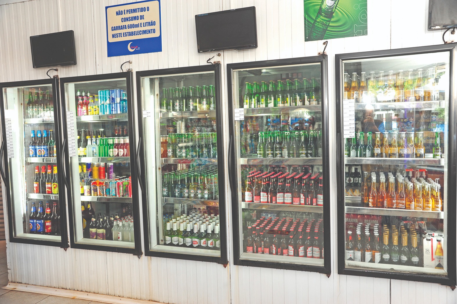 Procura tem aumentado nas conveniências, que ampliam os estoques e reforçam os Freezers  - Foto: Nilson Figueiredo