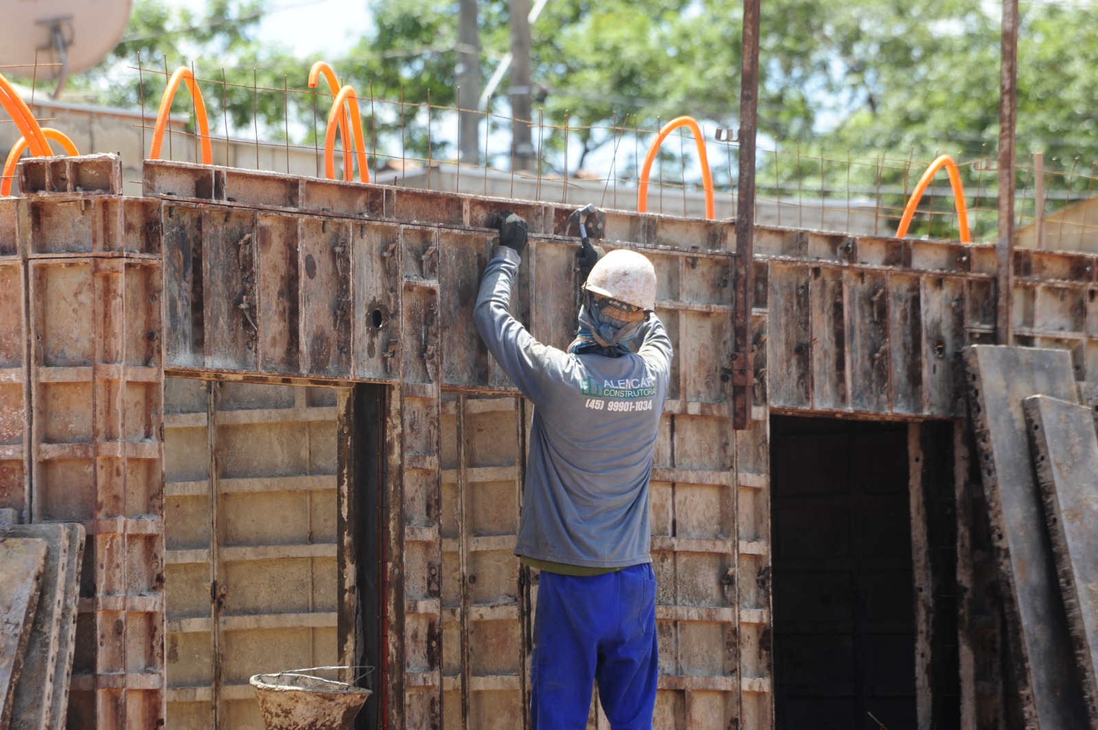 MS cria 1.379 empregos formais em setembro, com destaque para a construção