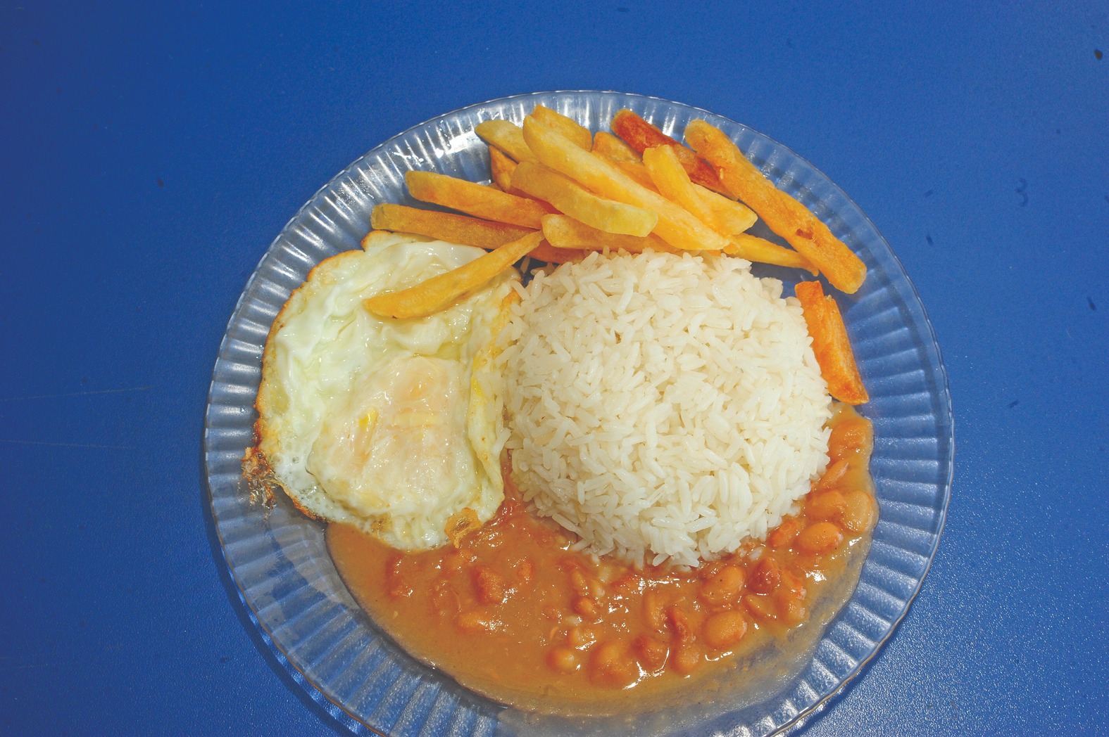 Para garantir o básico
da alimentação,
trabalhadores precisam
de manobra financeira ( Fotos: Nilson Figueiredo)