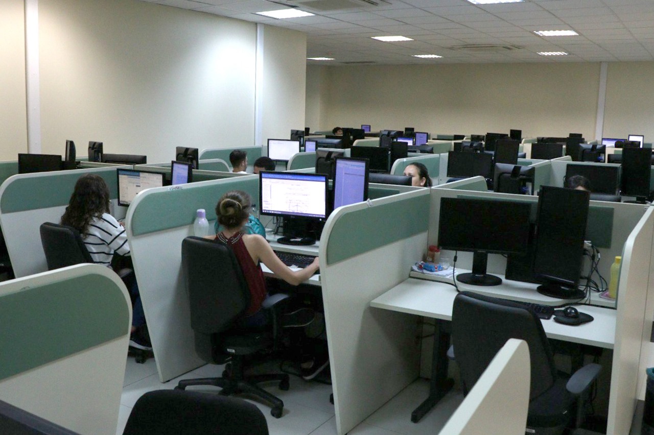 Robôs realizam busca de veículos com restrições