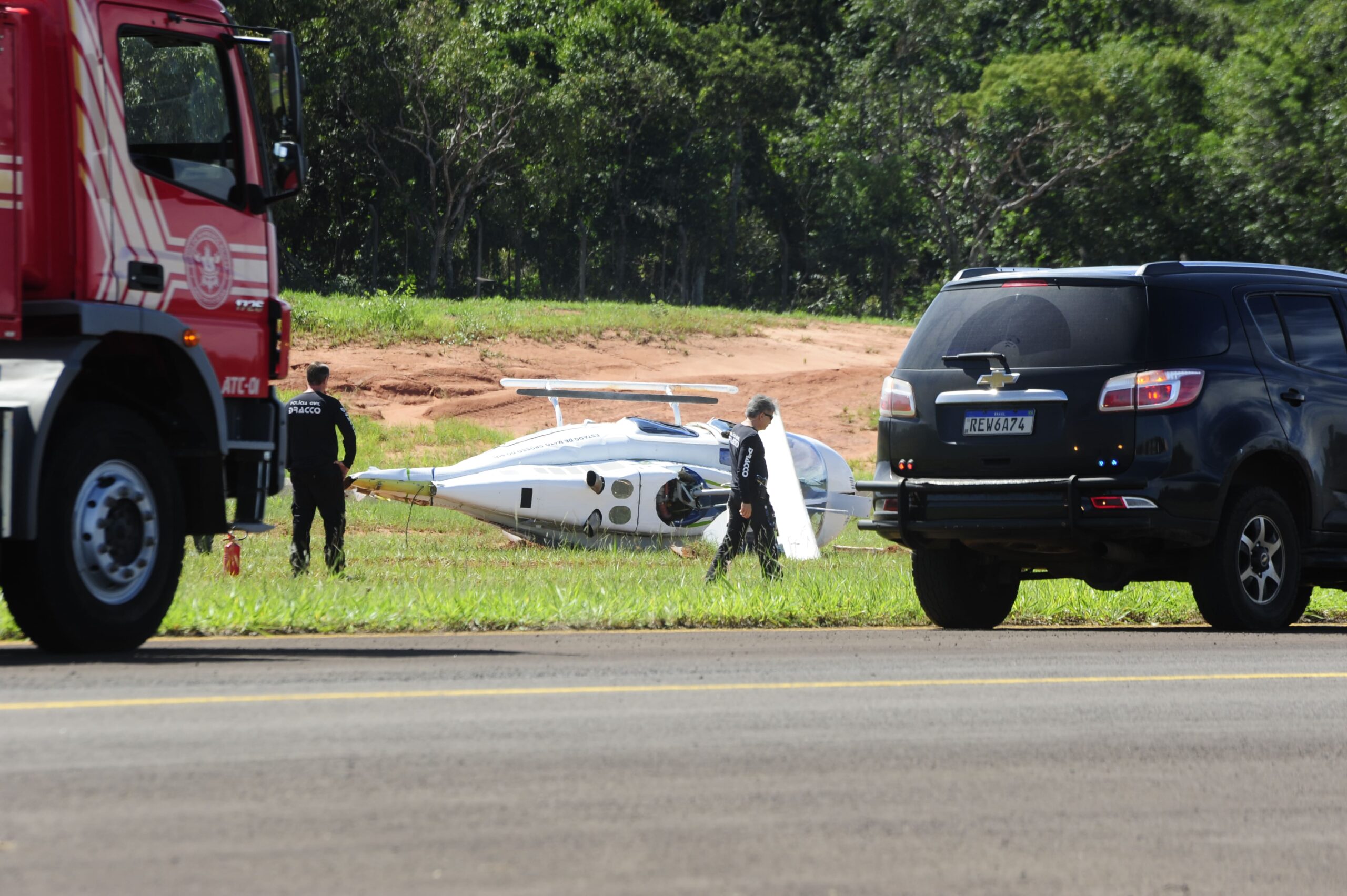 Helicóptero cai no aeroporto Santa Maria com quatro tripulantes em Campo Grande