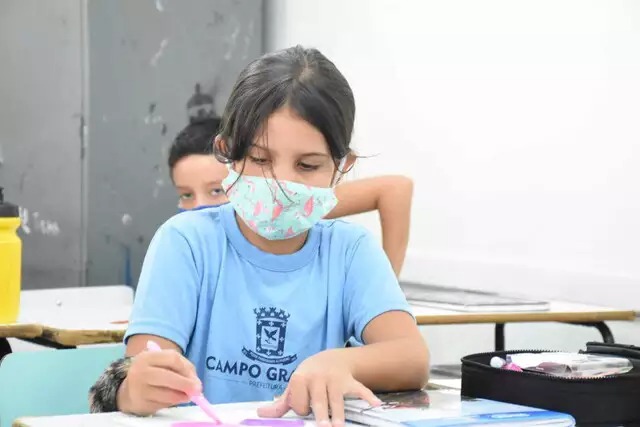 Explosão de sintomas respiratórios faz Sesau recomendar retorno de máscaras nas escolas