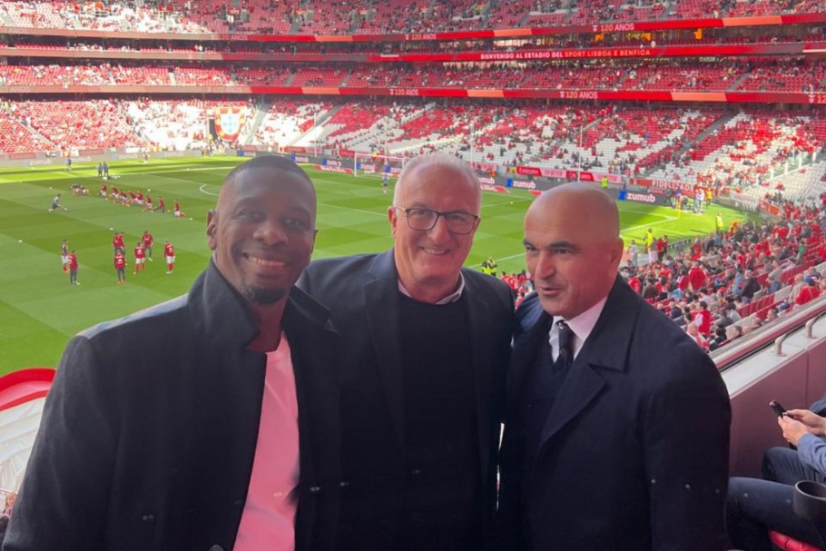 Dorival Júnior, Juan e o técnico da Seleção de Portugal, Roberto Martínez, no sábado no estádio da Luz, em Lisboa (Foto: Divulgação)