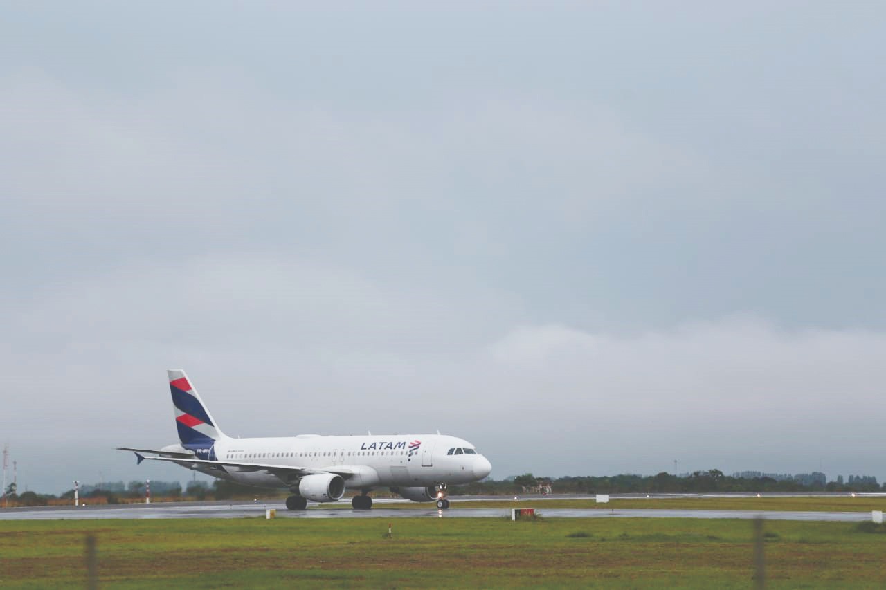 Regra alcançará
474 aeródromos, o
que significará uma
cobrança de 15,9% (Foto: Marcos Maluf)