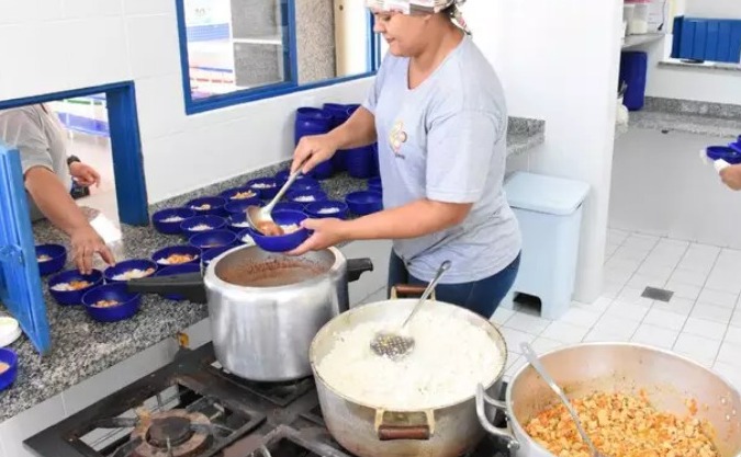 Prefeitura de Campo Grande abre 300 vagas temporárias para merendeiros na Rede Municipal