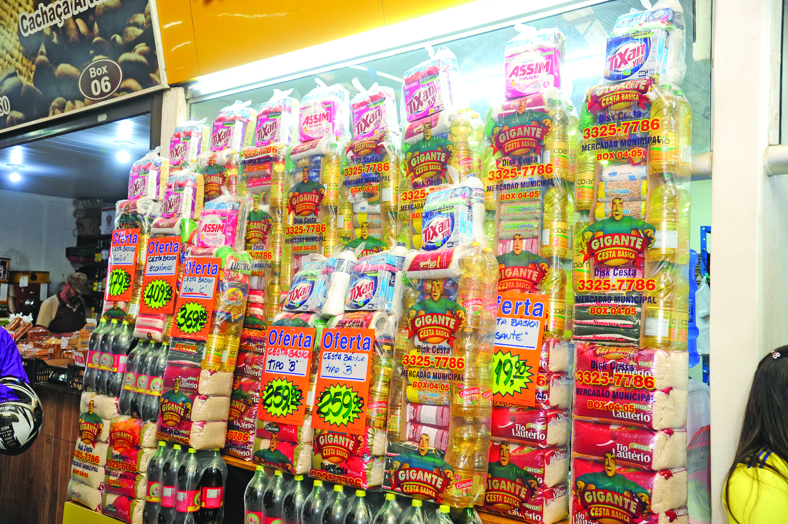 Cesta básicas expostas
em box do Mercadão
Municipal de Campo
Grande - Foto: Nilson Figueiredo/arquivo