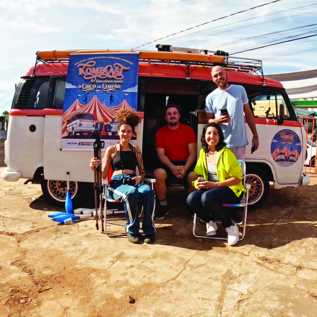 Nilce e Júnior serão
os apresentadores
e anfitriões e usam
a Kombi como sala
de visitas ( Fotos: Reprodução/ redes sociais)