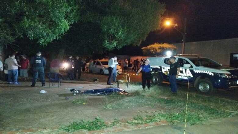 Vítima morreu com uma facada certeira no pescoço -Foto: Osvaldo Duarte/Dourados News