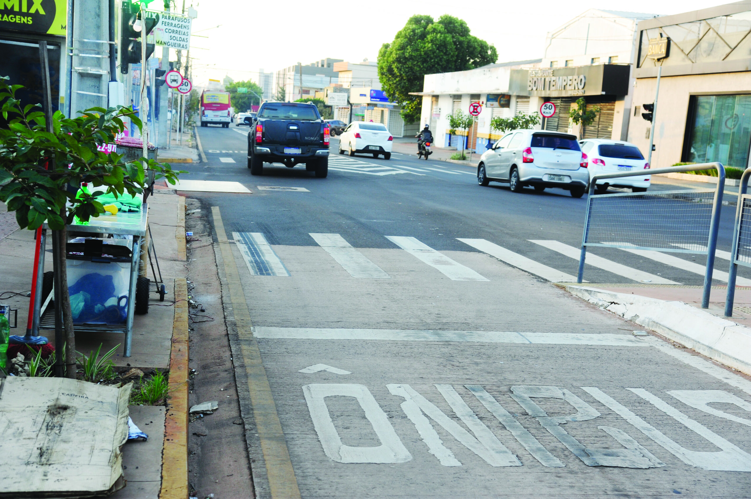 Autoridades de trânsito já registraram 884 infrações nas faixas exclusivas de ônibus em Campo Grande