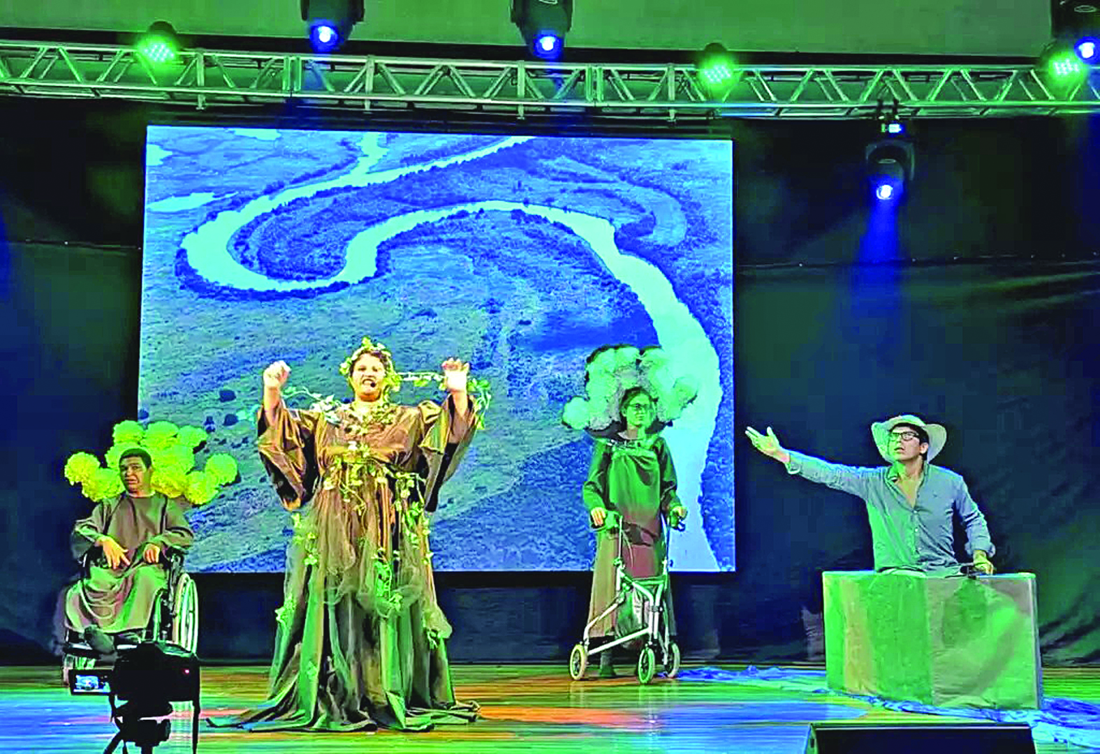 Evelyn em apresentação (Foto: arquivo pessoal)