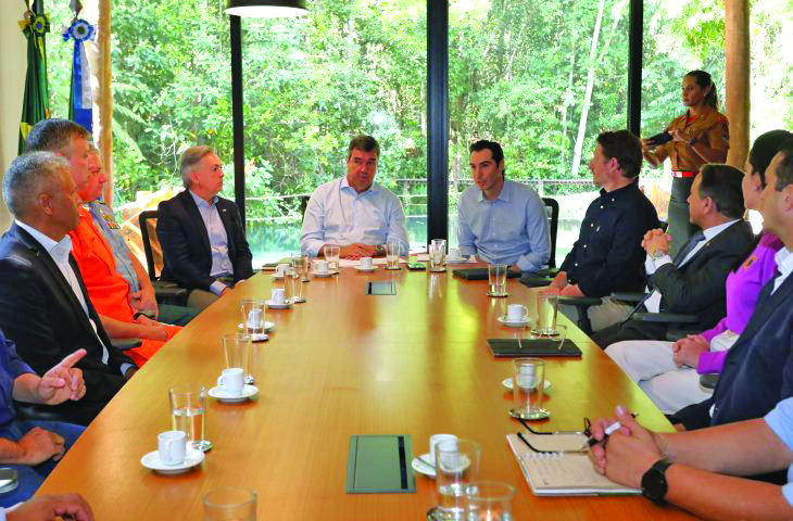 Reunião para
deliberação de medidas
aconteceu ontem com o
governador Riedel (Foto: Saul Schramm )