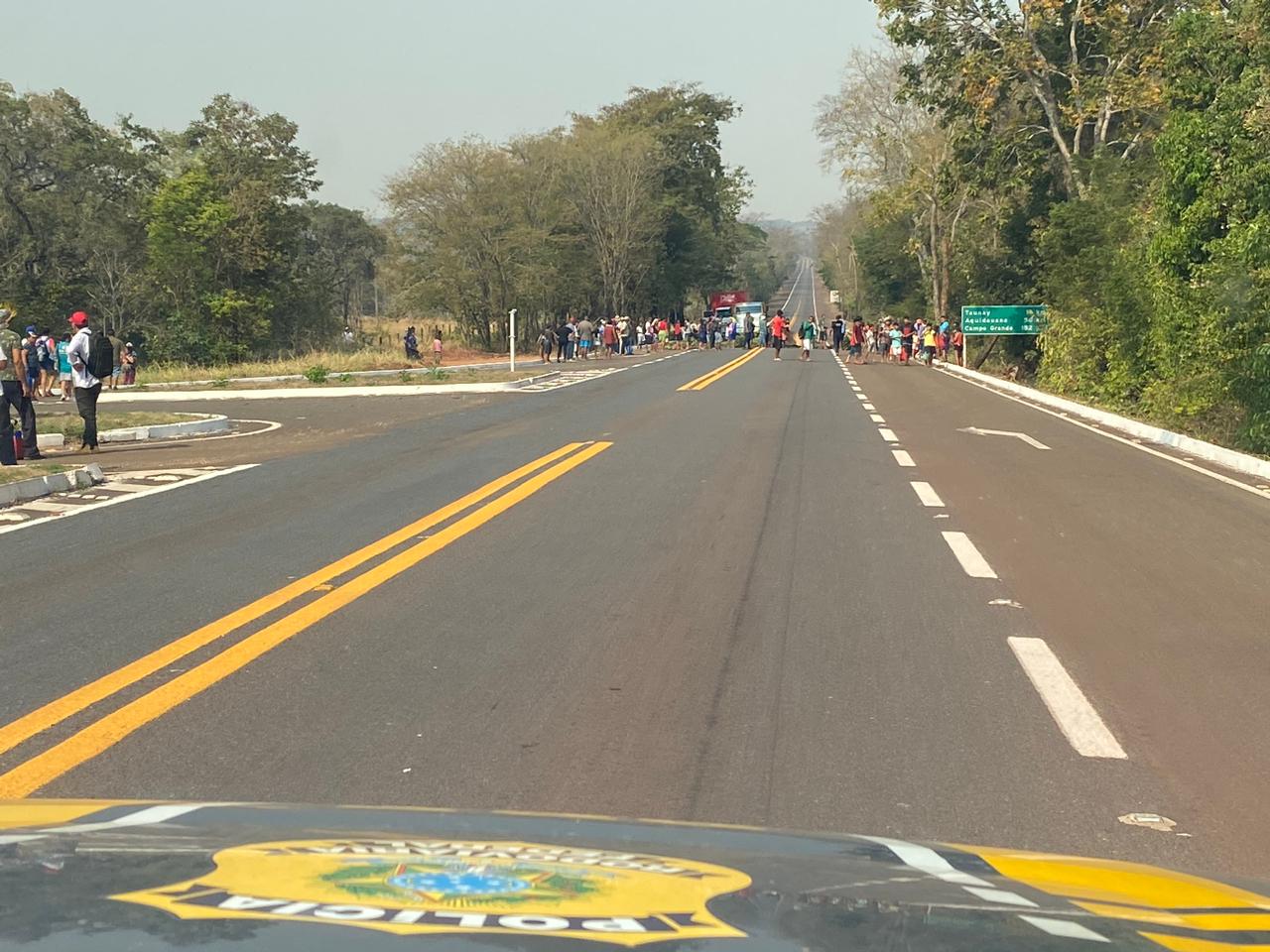 Protesto de indígenas fecha trecho da BR-262 entre Aquidauana e Miranda