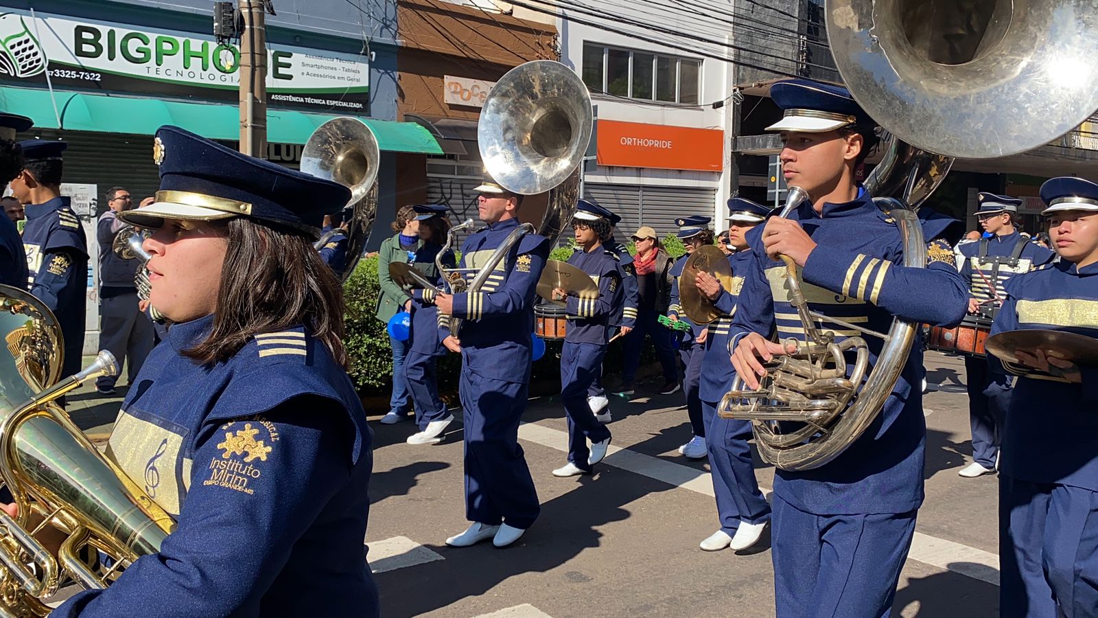 125 anos de Campo Grande: apesar do frio, 13 de Maio lota com tradicional desfile cívico